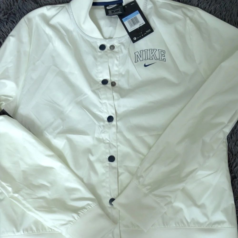 NIKE SPORTSWEAR WOMEN'S SAIL MIDNIGHT NAVY VARSITY JACKET (AR3763-133) - Picture 4 of 4